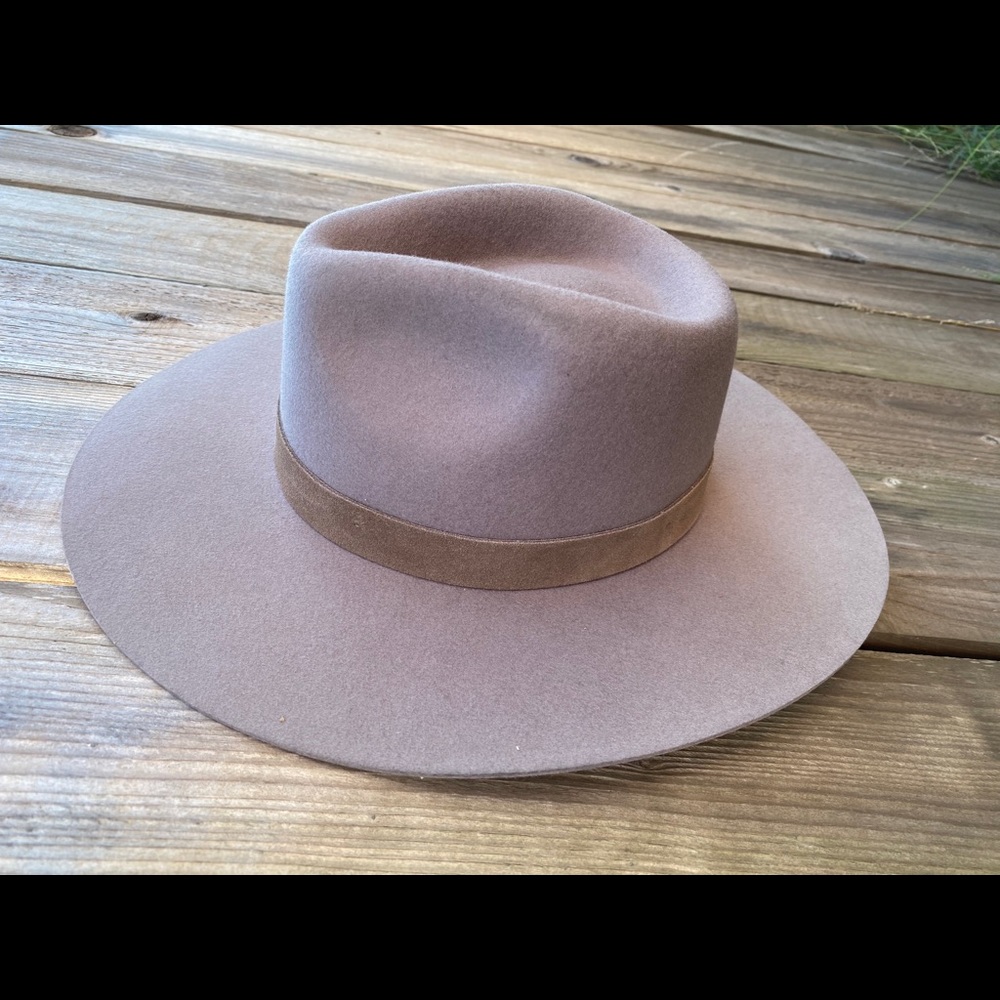 Wyeth River Fedora
Wonderful band 
adjustable
New